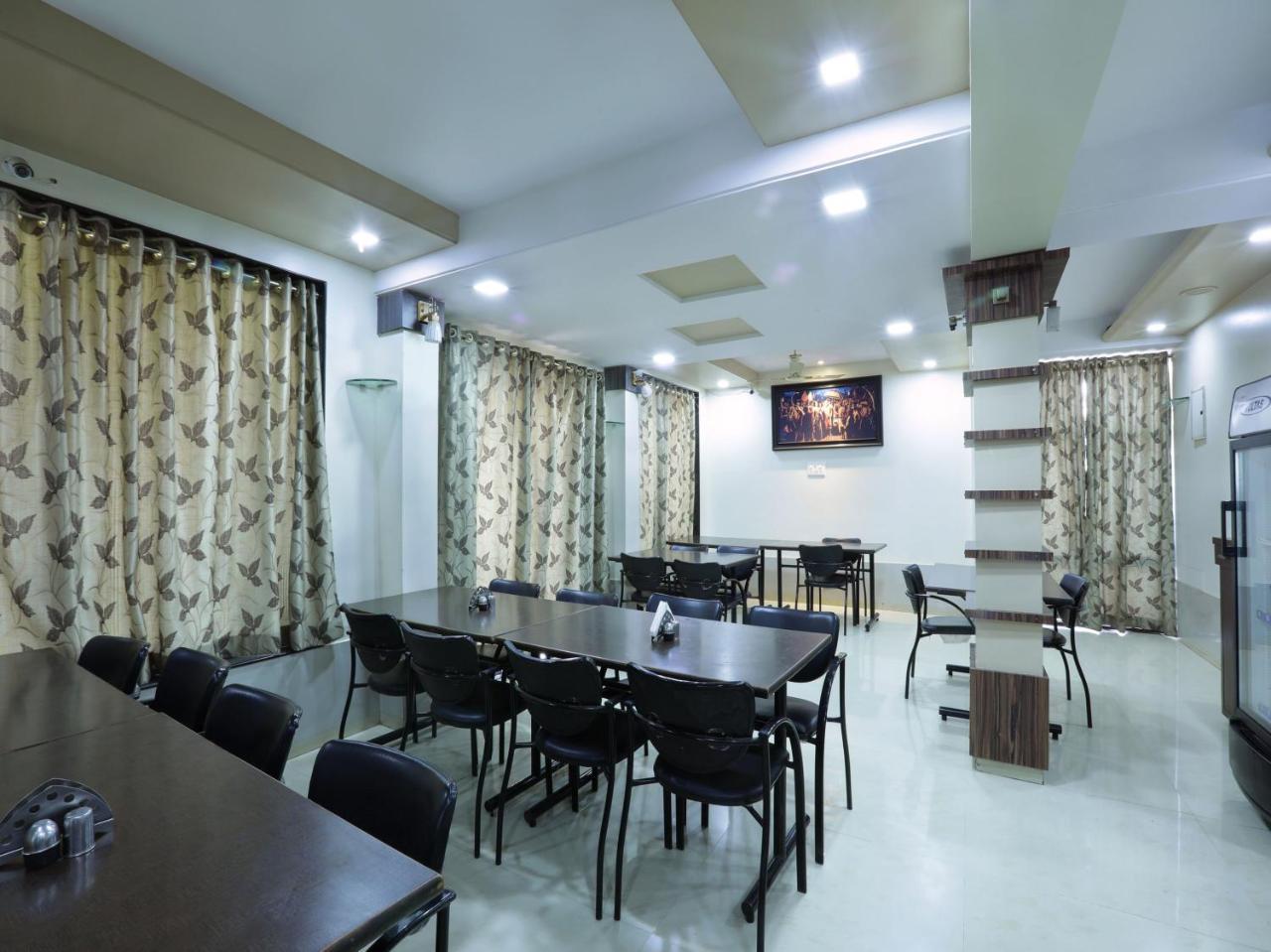 شيردي Oyo 4198 Hotel Shri Sai Murli المظهر الخارجي الصورة